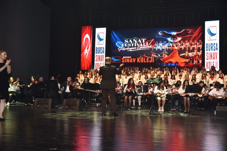 Bursa Sınav Koleji Öğrencilerinden Unutulmaz Sanat Gecesi