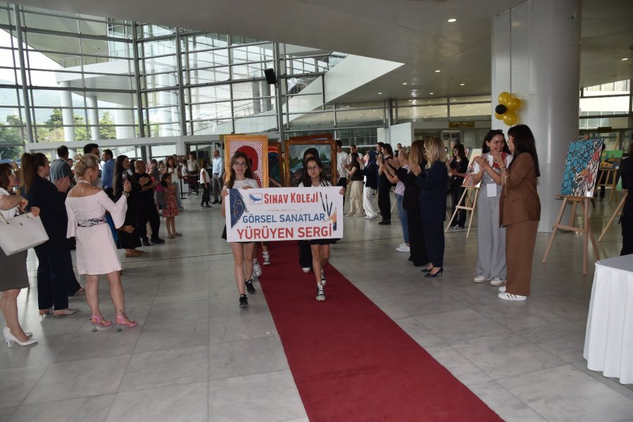 Bursa Sınav Koleji Öğrencilerinden Unutulmaz Sanat Gecesi