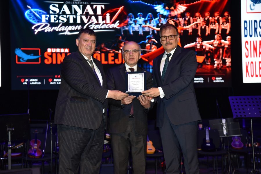 Bursa Sınav Koleji Öğrencilerinden Unutulmaz Sanat Gecesi